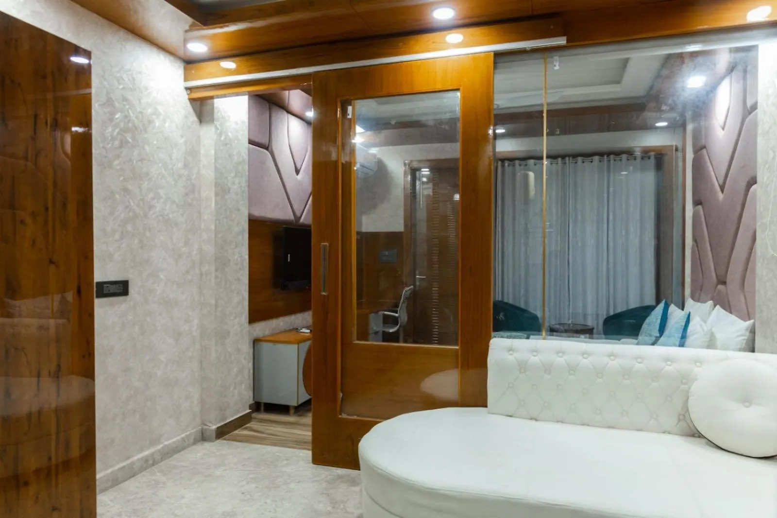 Platinum Service Apartment Dlf Phase 3 Cyber City Gurgaon Homestay
