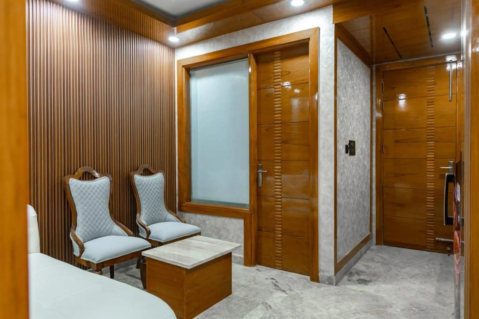 Homestay Platinum Service Apartment Dlf Phase 3 Cyber City Gurgaon