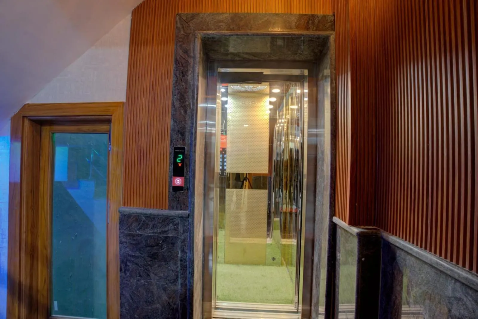 Homestay Platinum Service Apartment Dlf Phase 3 Cyber City Gurgaon India